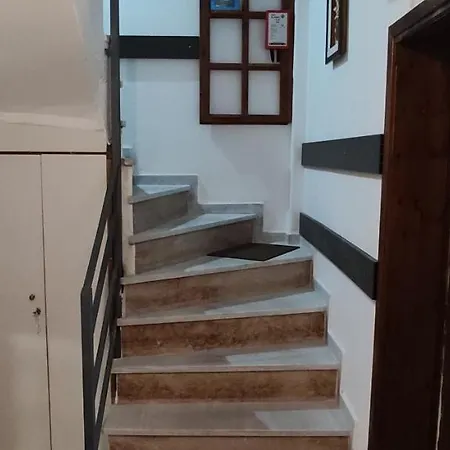 Valachis * Néos Marmarás