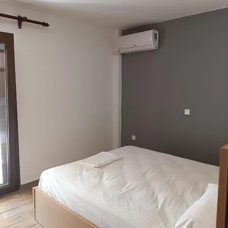 Valachis Apartamento *