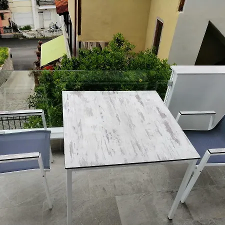 Apartment Valachis Neos Marmaras