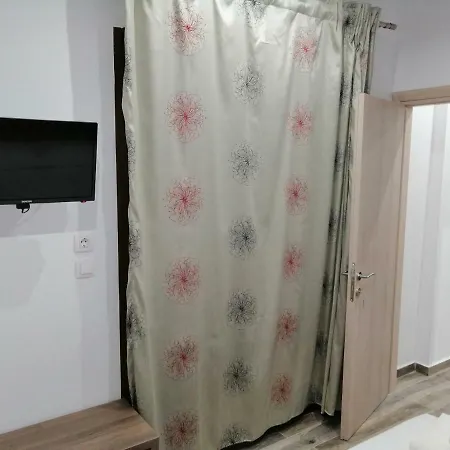 Valachis نيوس مارماراس