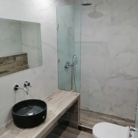 Valachis نيوس مارماراس